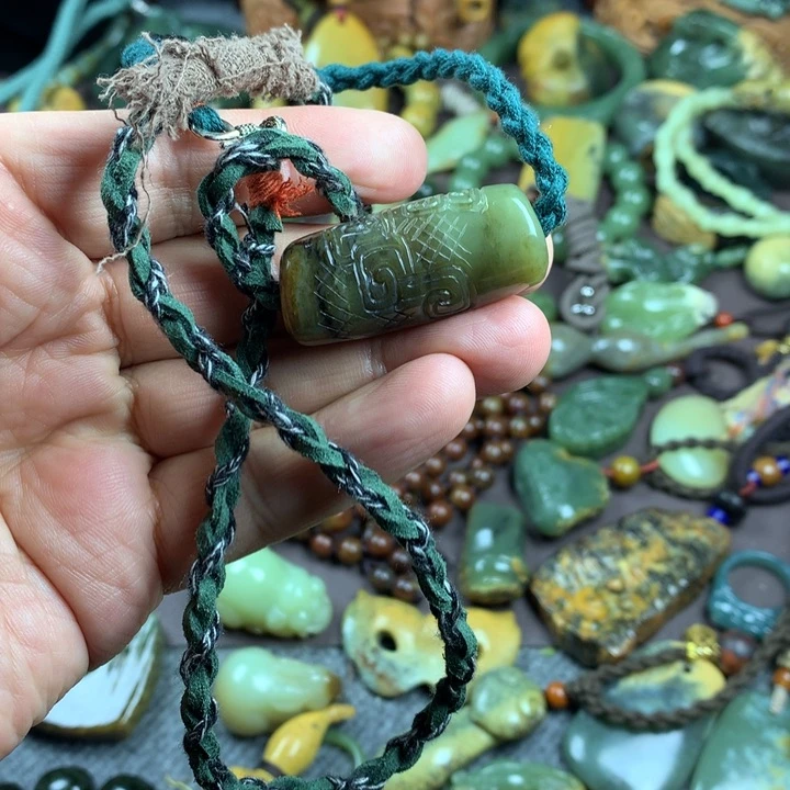 吊坠(赠链)未镶嵌岫岩河磨玉（透闪石质玉）那**海