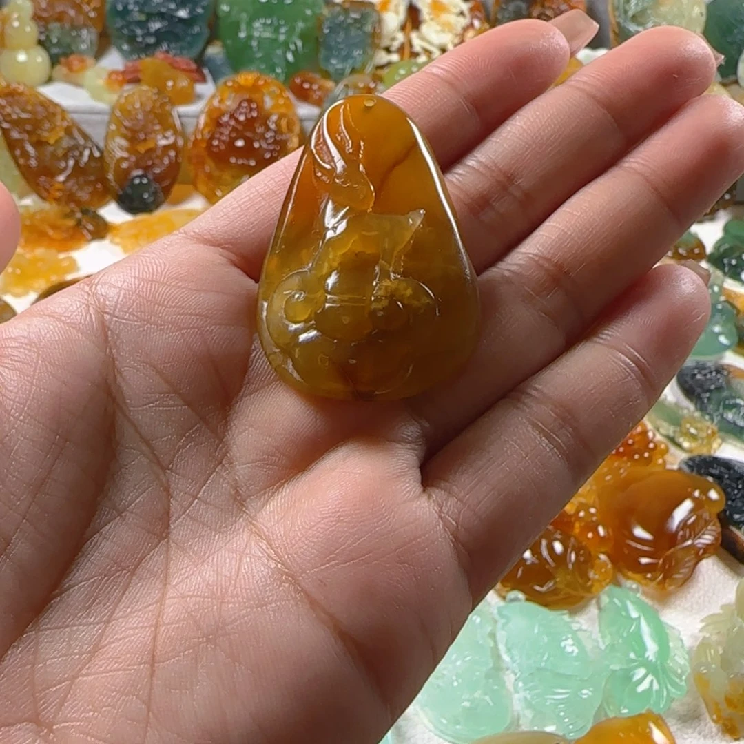蛇纹石玉颈饰未镶嵌