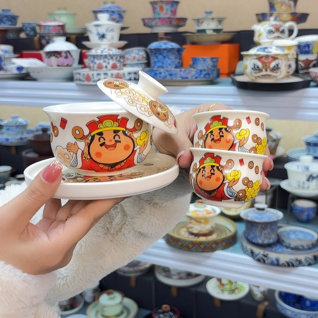 盖碗里的水放在碗中