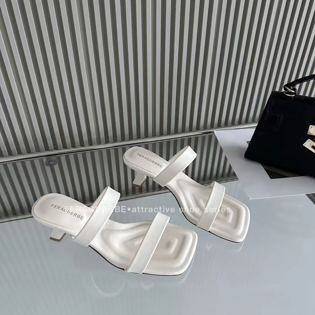 HLH/方头镂空粗跟凉拖鞋（7002）