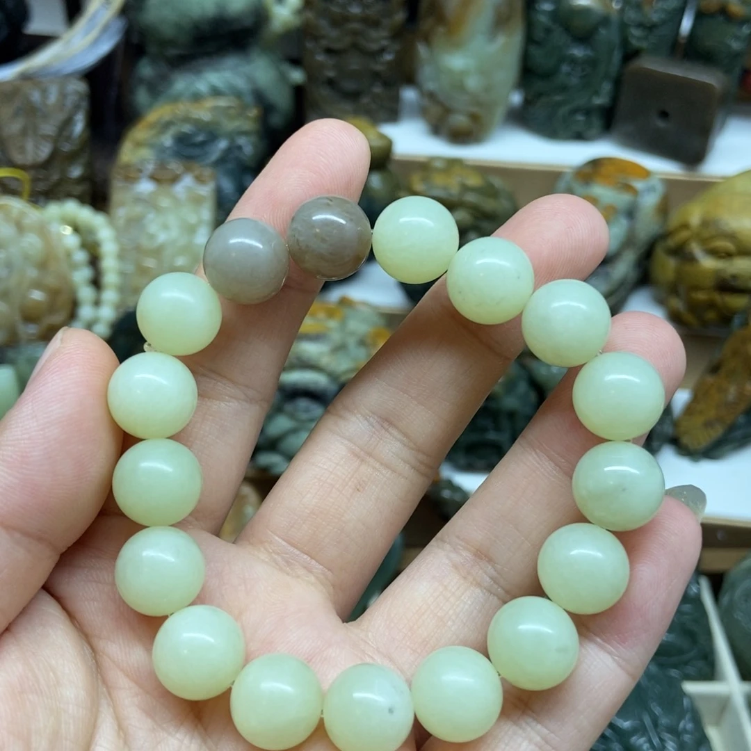 未镶嵌岫岩老玉（透闪石质玉）把件