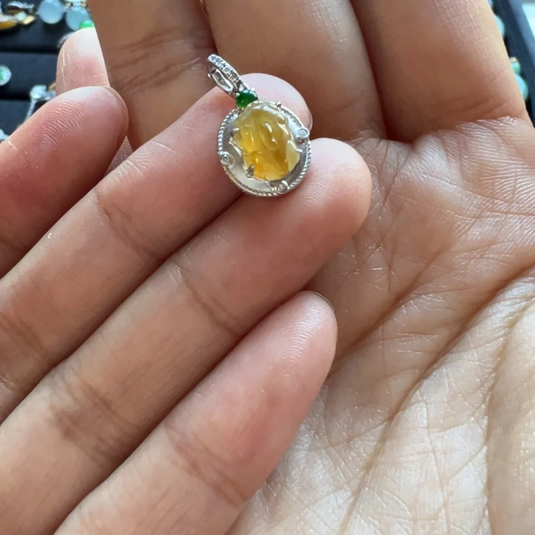 翡翠颈饰18K金镶嵌星*翡翠