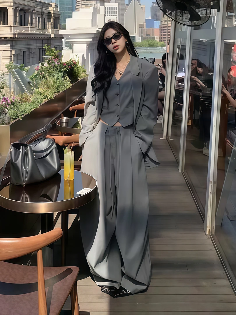 老钱风穿搭西装套装女秋季干练气质高级感格雷系马甲休闲裤三件套