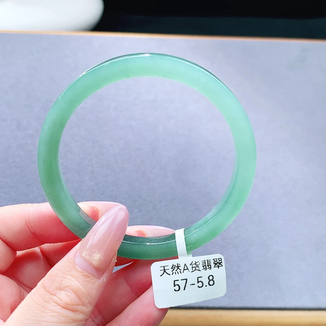 未镶嵌手镯（圆镯）翡翠