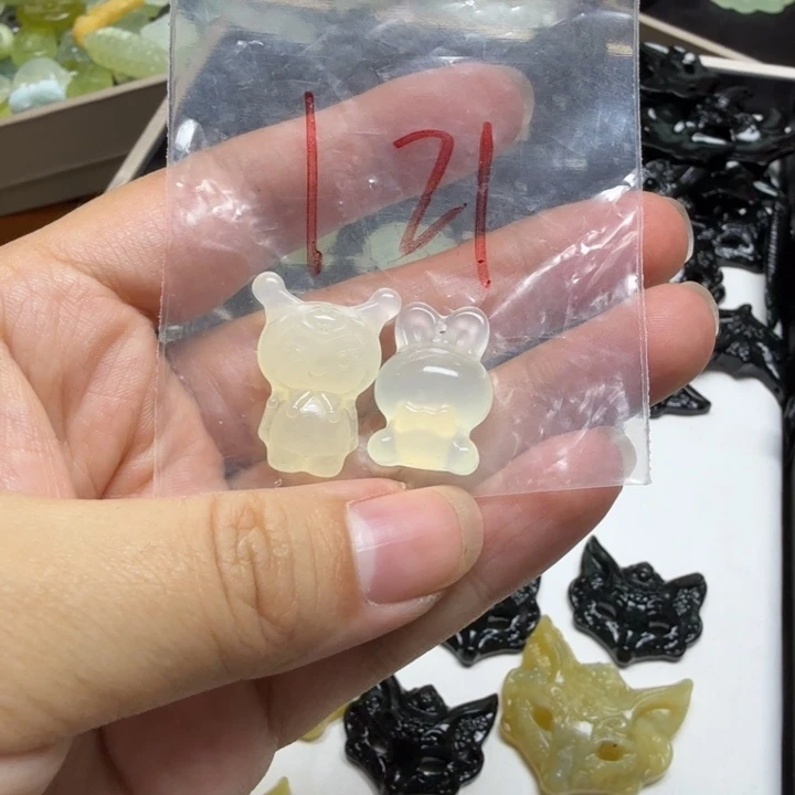 透闪石-蛇纹石玉吊坠未镶嵌