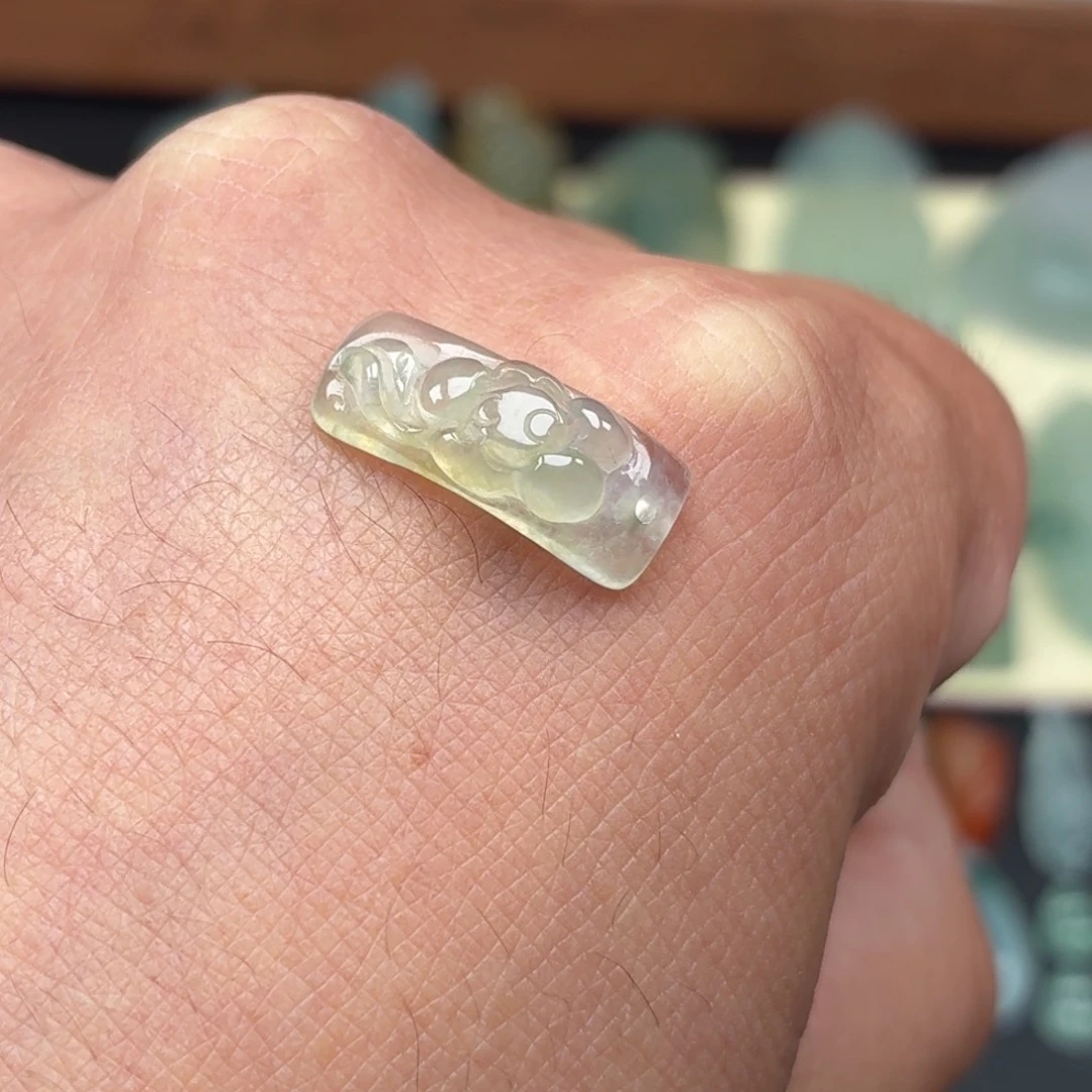 定制翡翠未镶嵌手牌