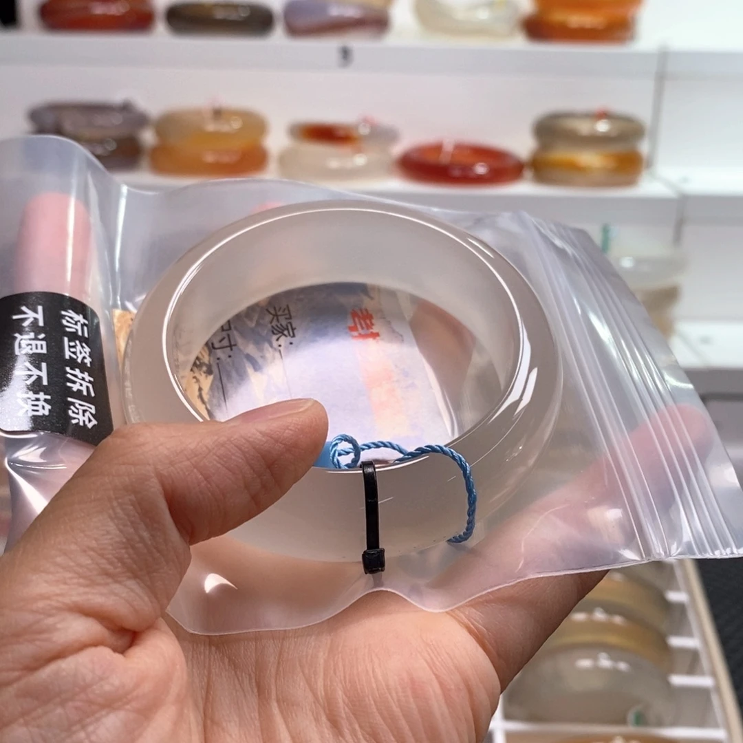 小***许手镯玛瑙/玉髓未镶嵌有沙俏色