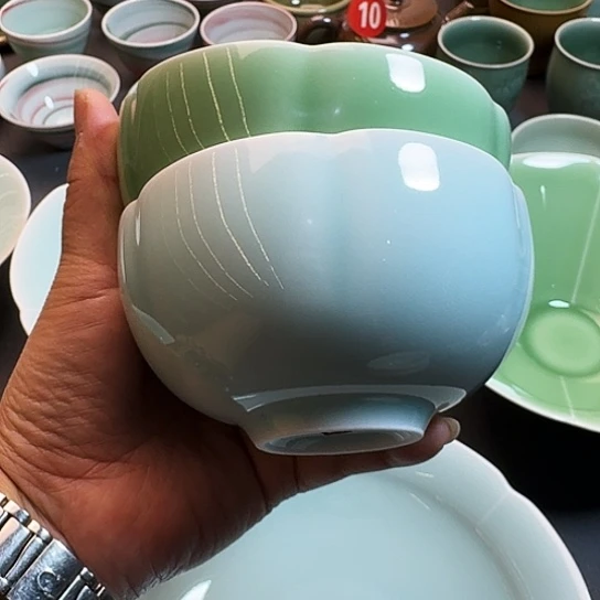 龙泉青瓷小碗微瑕