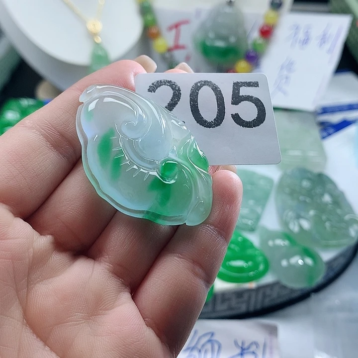 翡翠未镶嵌吊坠(赠链)