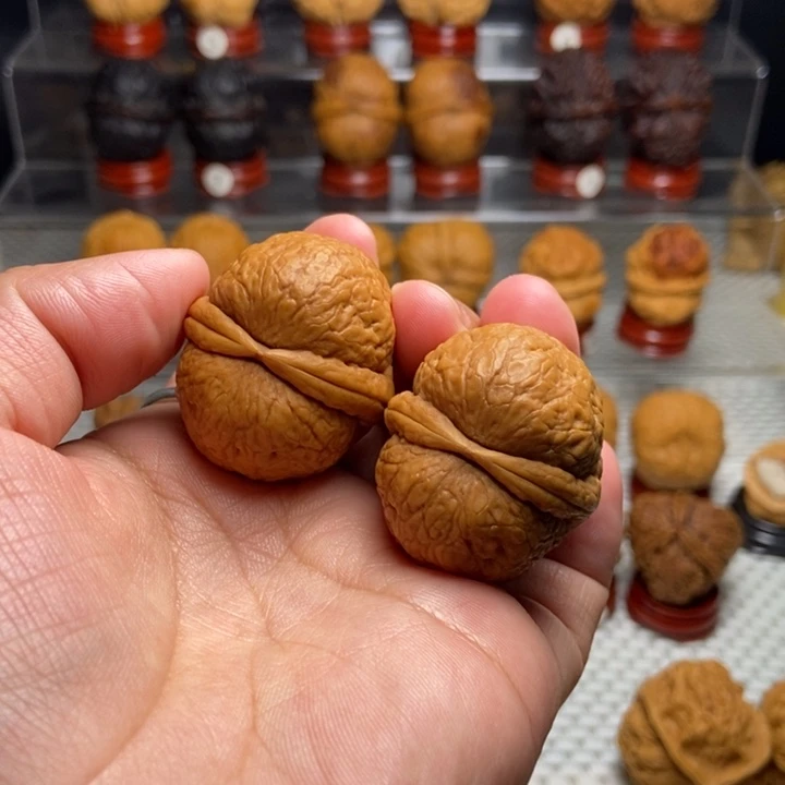 桃核把件仙鹤顶元宝21