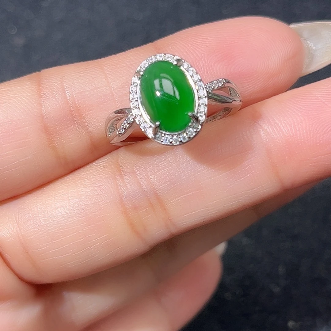 翡翠未镶嵌颈饰戒指