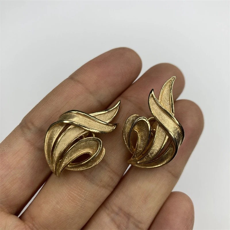 合金耳饰 trifari皇冠金色卷叶耳环1-1【2061227-087】