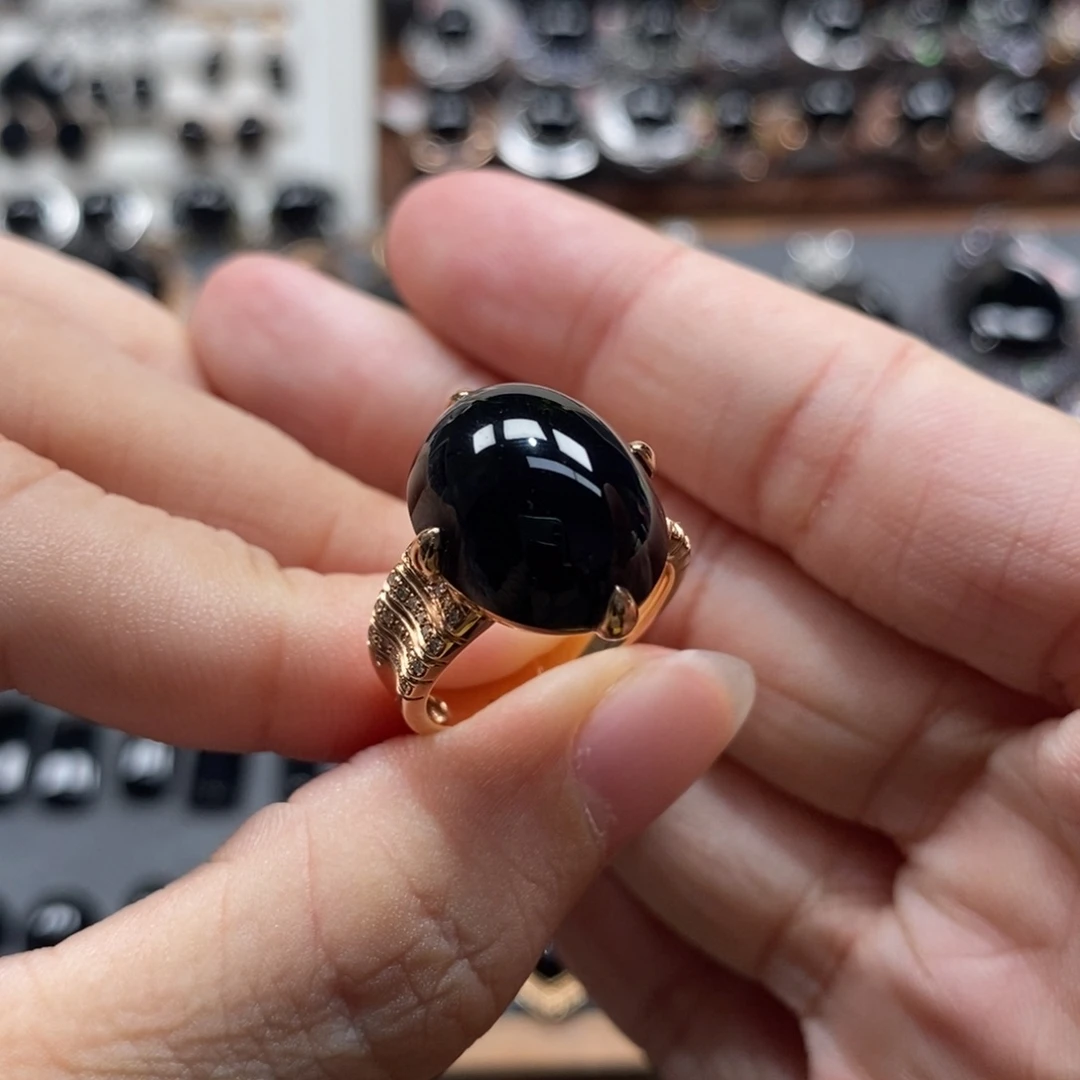 翡翠18K金镶嵌戒指