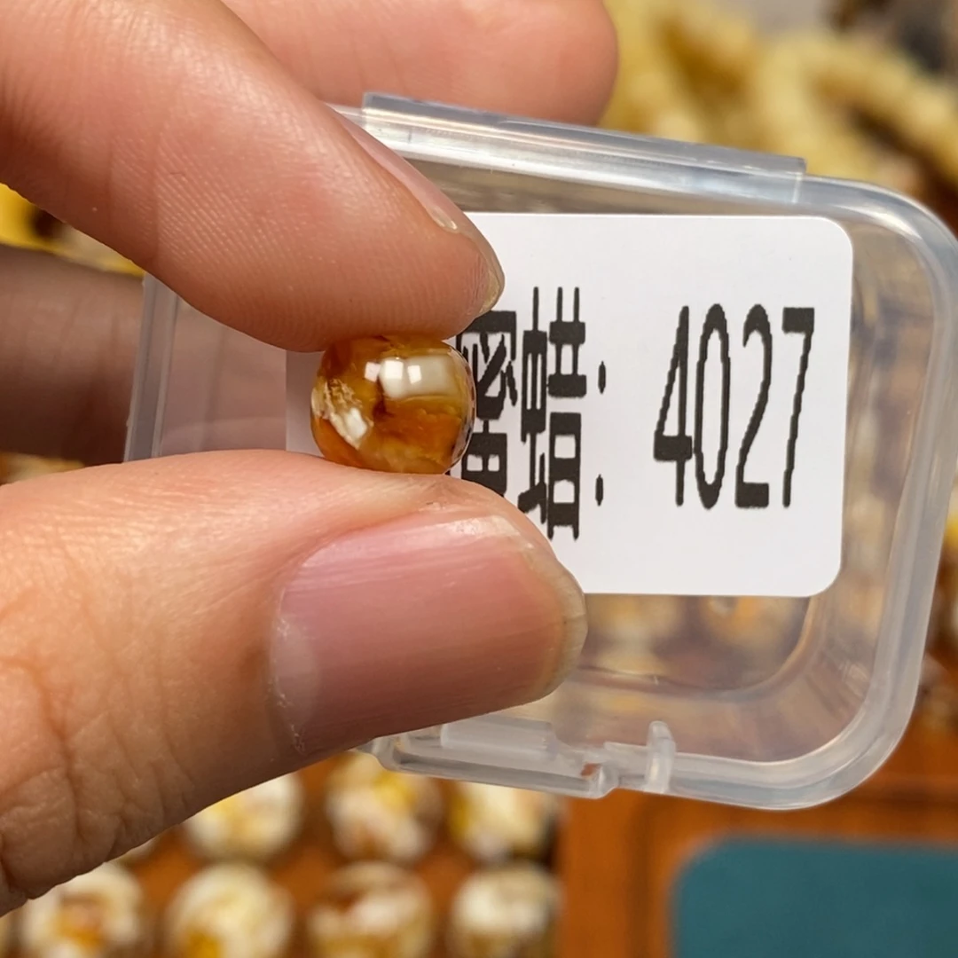 蜜蜡未镶嵌珠宝奇石4027