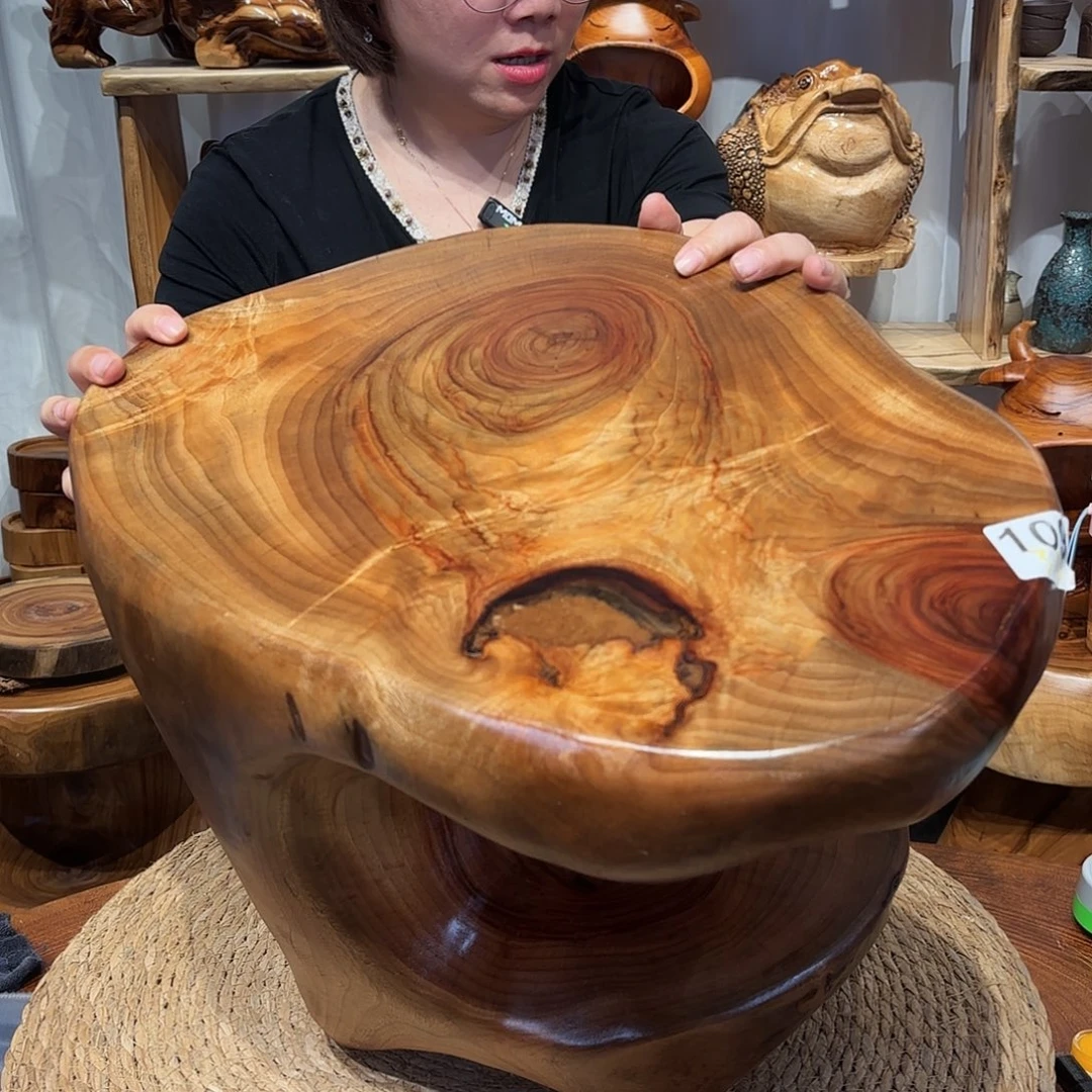 香樟木根雕凳子一物一拍编号109长44宽33高38