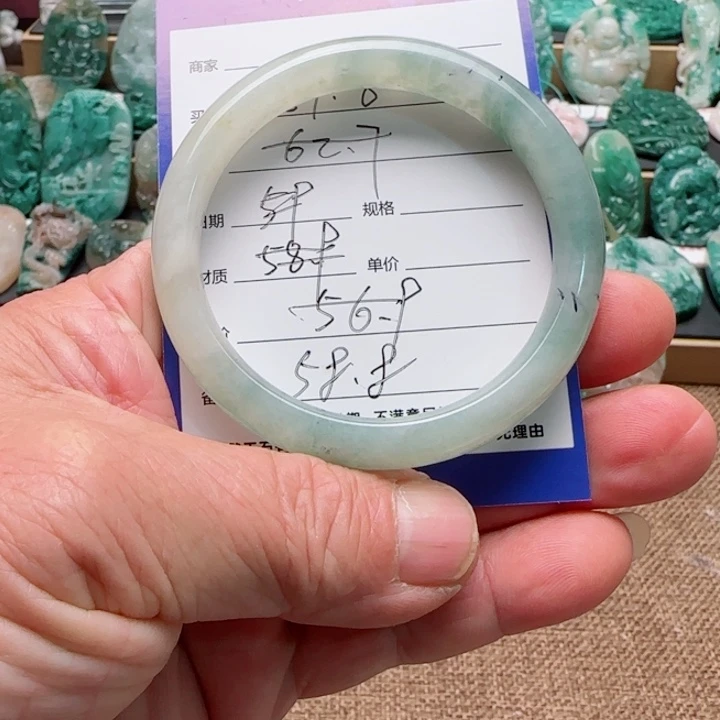 独山玉未镶嵌颈饰