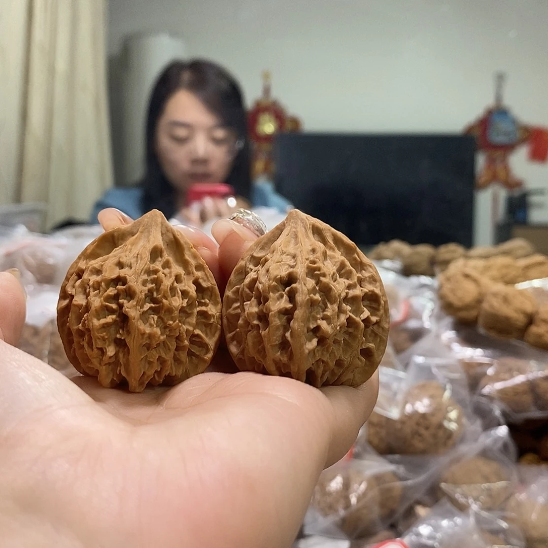 把件文玩核桃38野生灯笼尖有伤