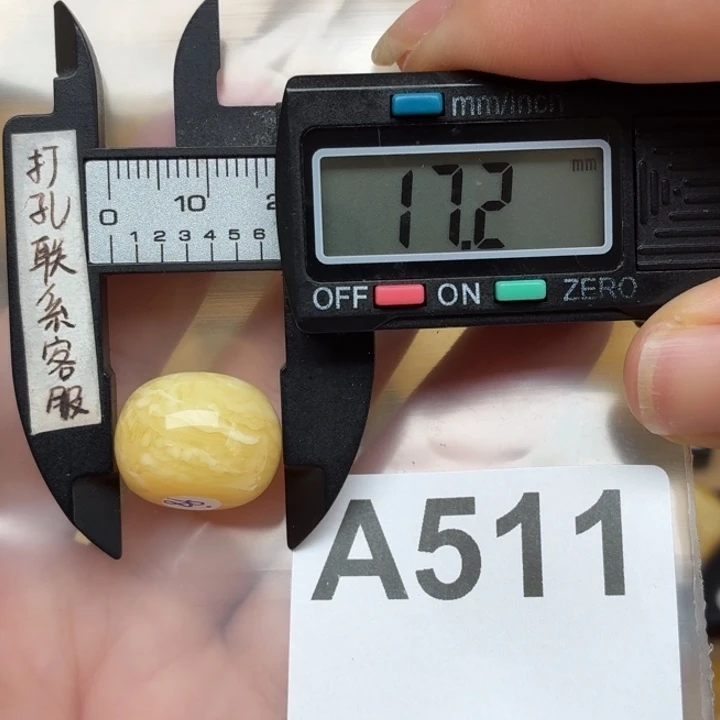 k***蜜蜡未镶嵌裸石微瑕