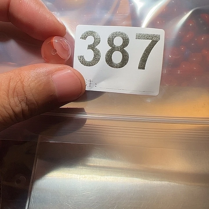 未镶嵌好的南红玛瑙