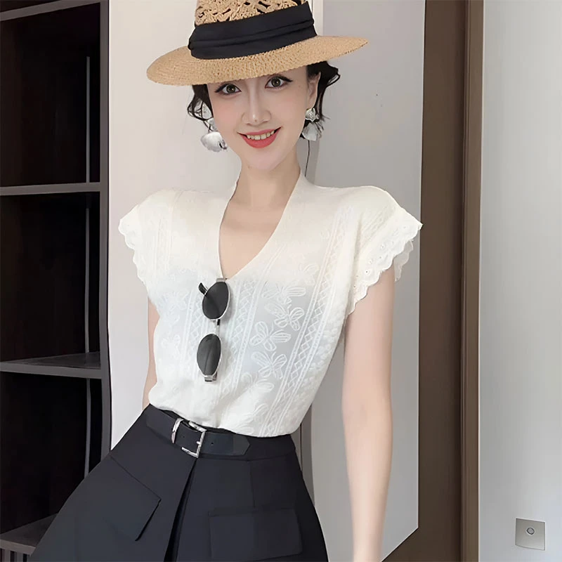 法式轻奢薄款v领飞飞袖衬衫女2025新款夏季洋气显瘦设计感上衣女