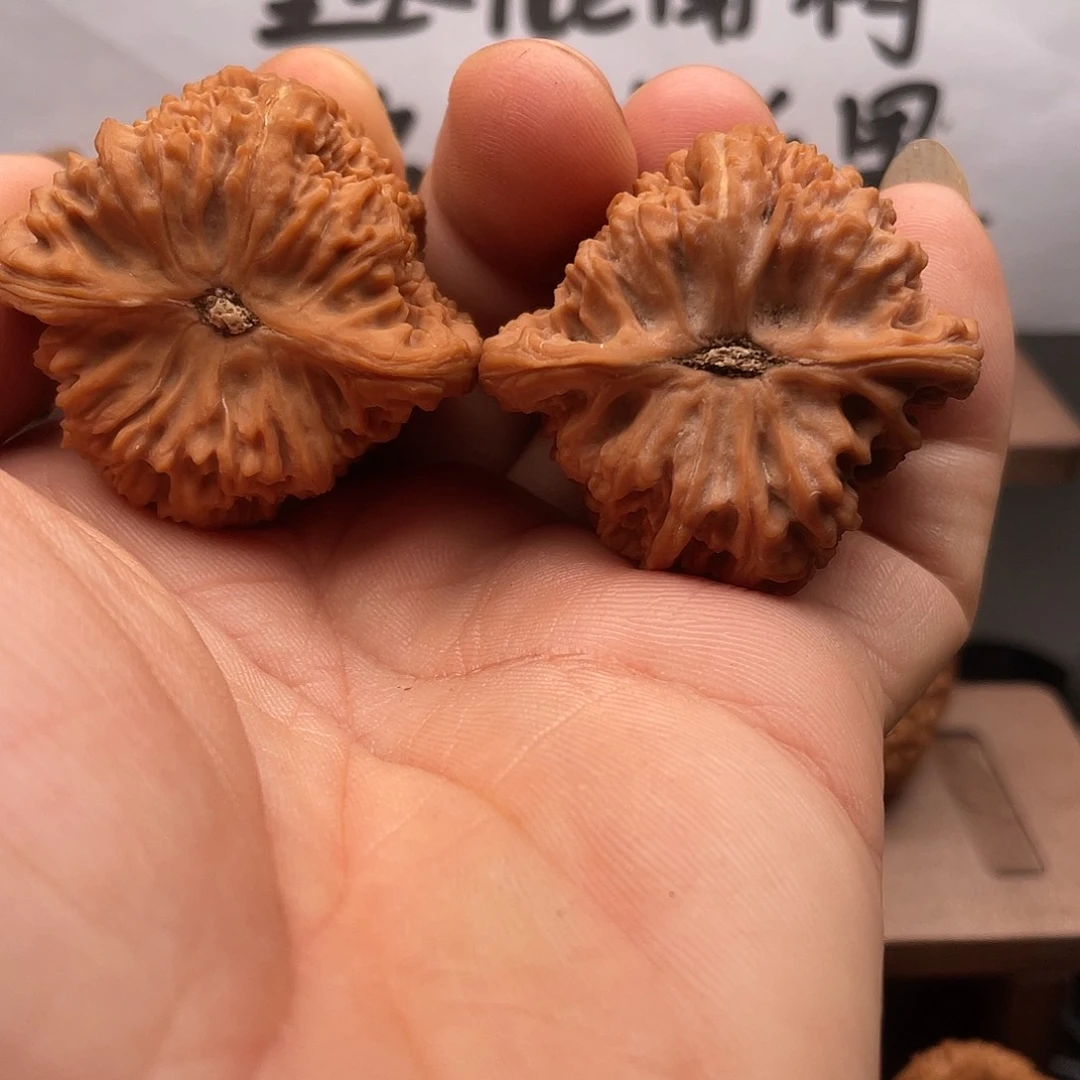 衡***厂吊坠文玩核桃南疆石新果新品种