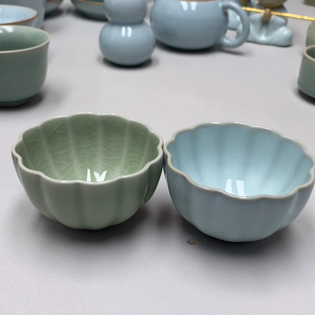 一对菊瓣杯无礼盒