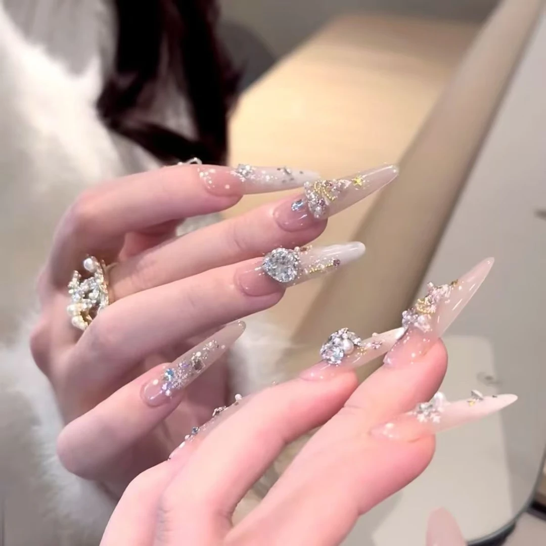 [风雪]纯手工秋冬轻奢纯欲花钻球花环爆闪氛围感显白美甲穿戴甲