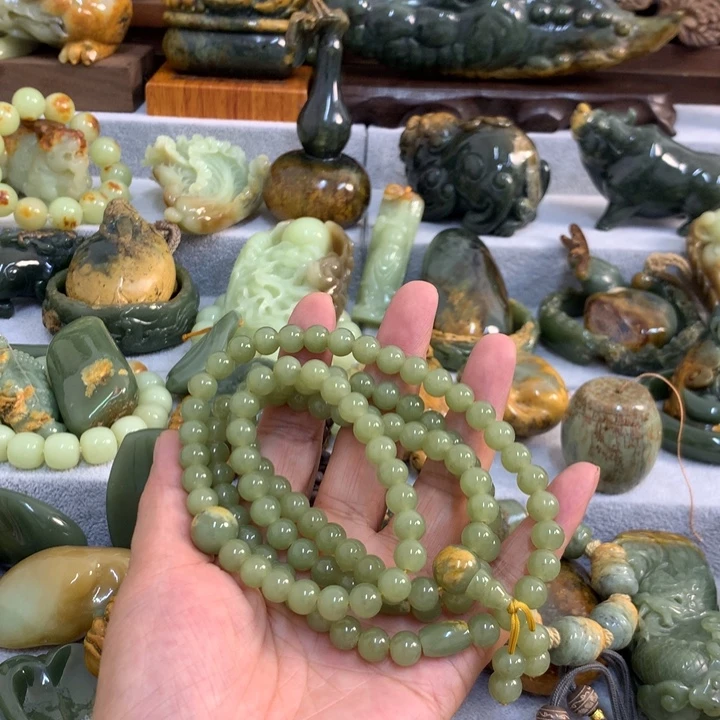 你***生未镶嵌岫岩河磨玉（透闪石质玉）把件