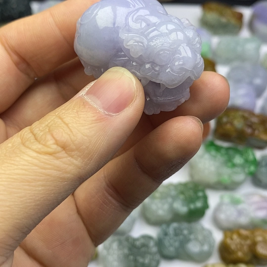 翡翠未镶嵌颈饰貔貅