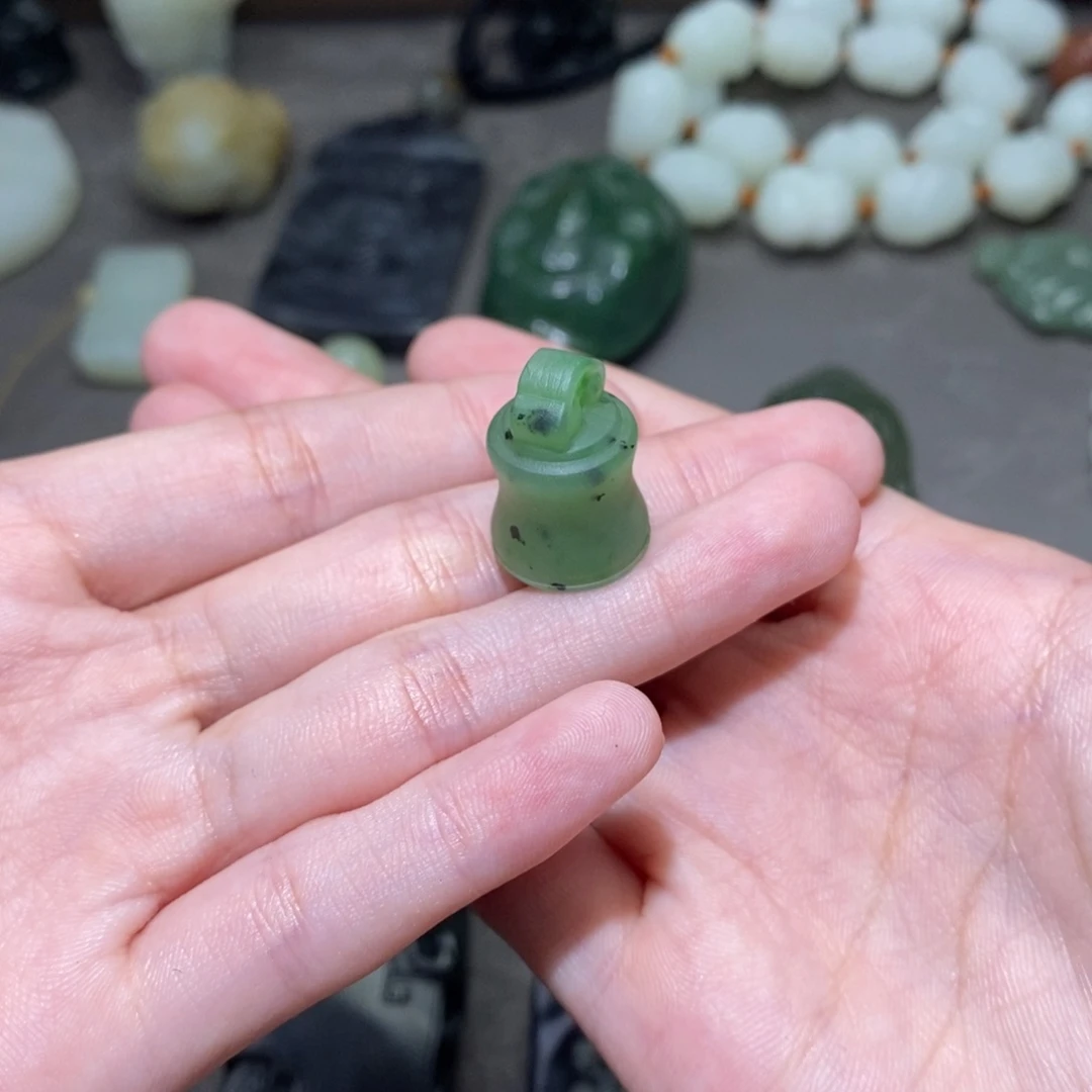 上****和田玉未镶嵌颈饰定制