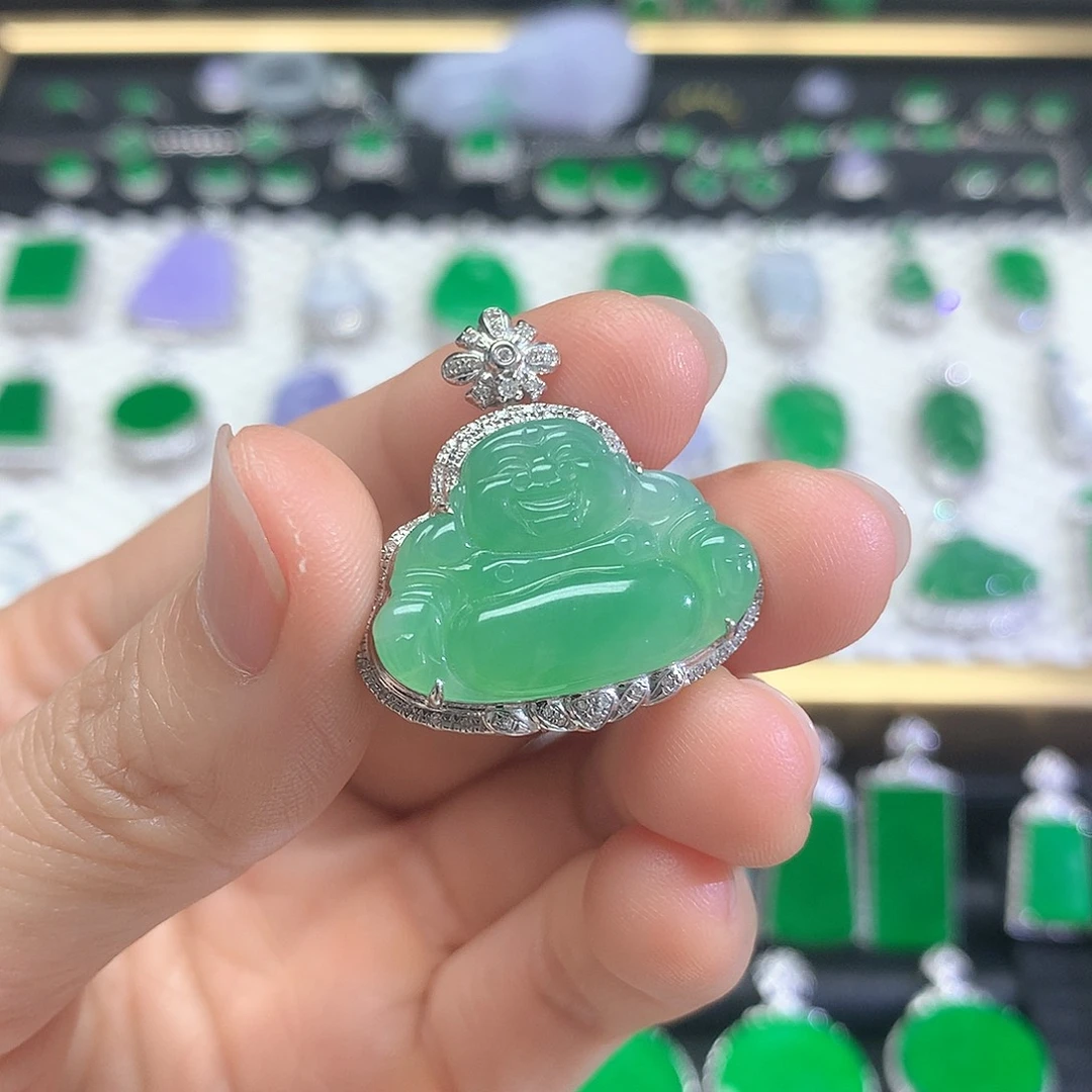 颈饰18K金镶嵌翡翠吊坠