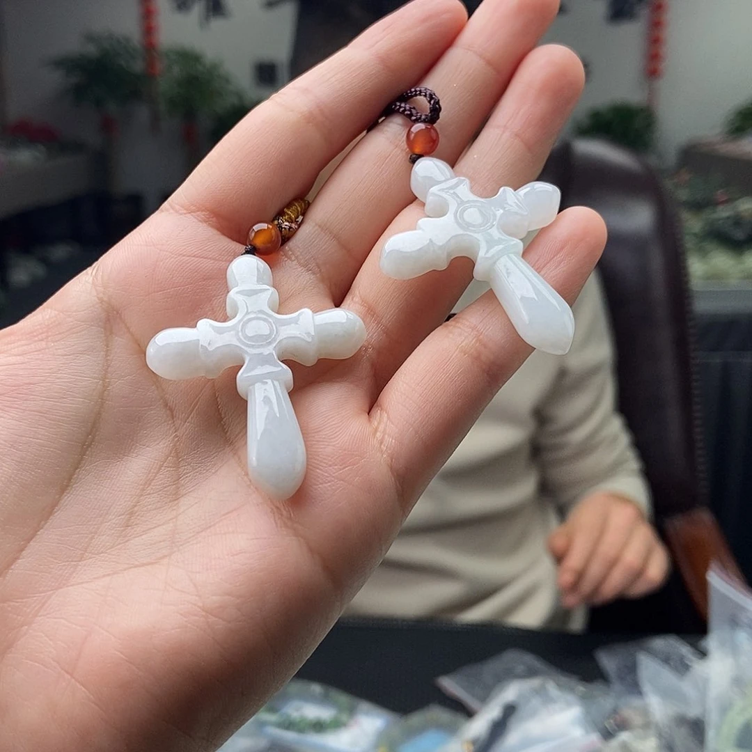 翡翠颈饰未镶嵌颜色多样性发拍一发一