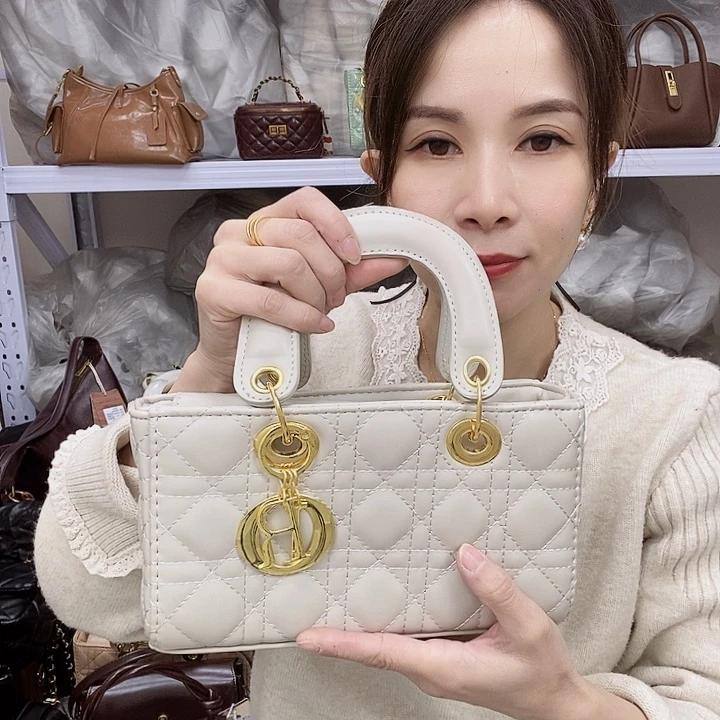 蚕丝小牛剖层皮革PU