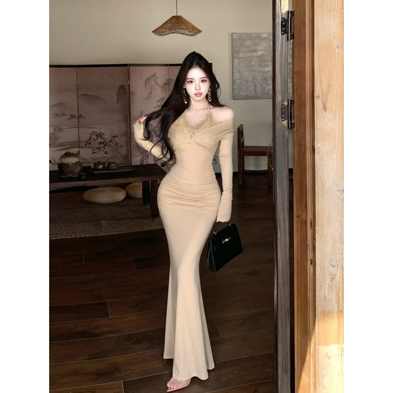 辣妹性感蕾丝拼接假两件长袖T恤上衣+高腰褶皱包臀半裙长款套装女