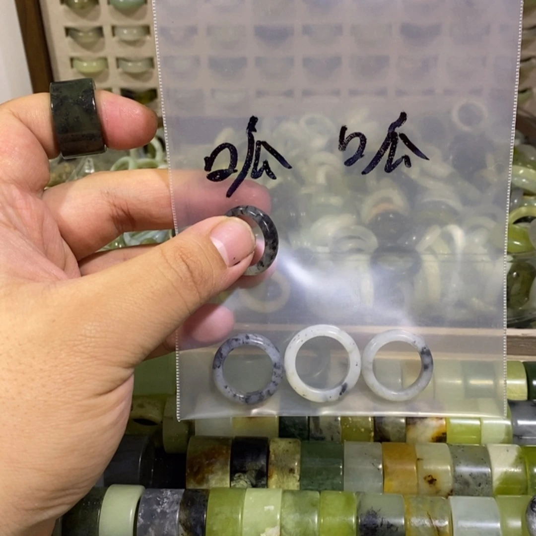 呱***.蛇纹石玉未镶嵌戒指