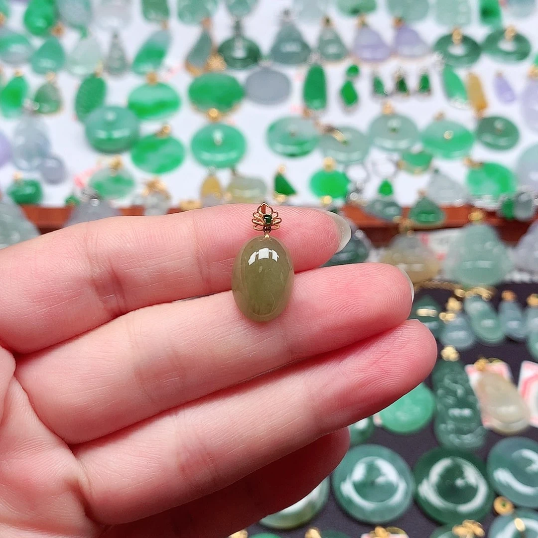 翡翠18K金镶嵌颈饰天然翡翠A货