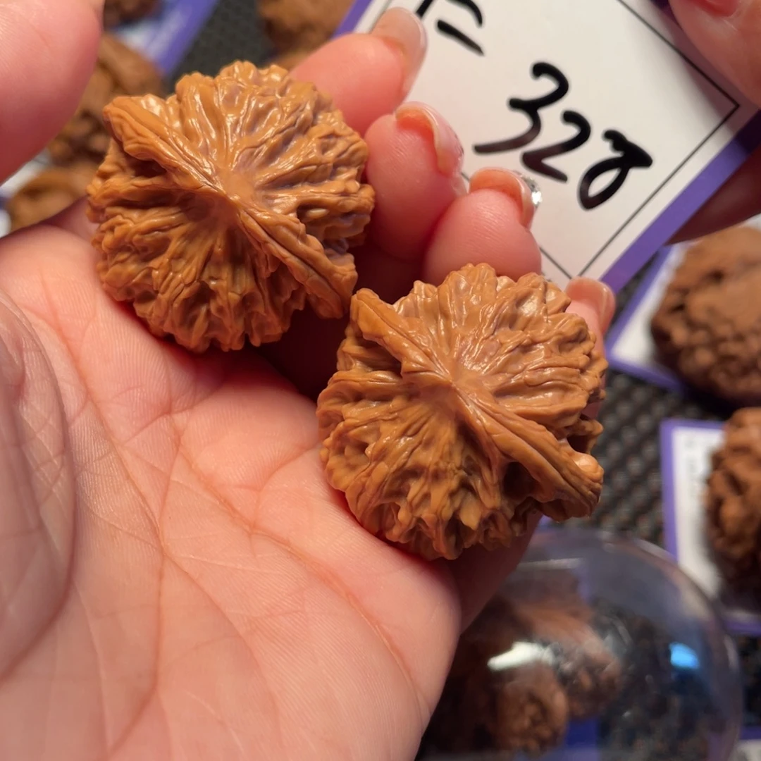 桃核把件328号秦闷36