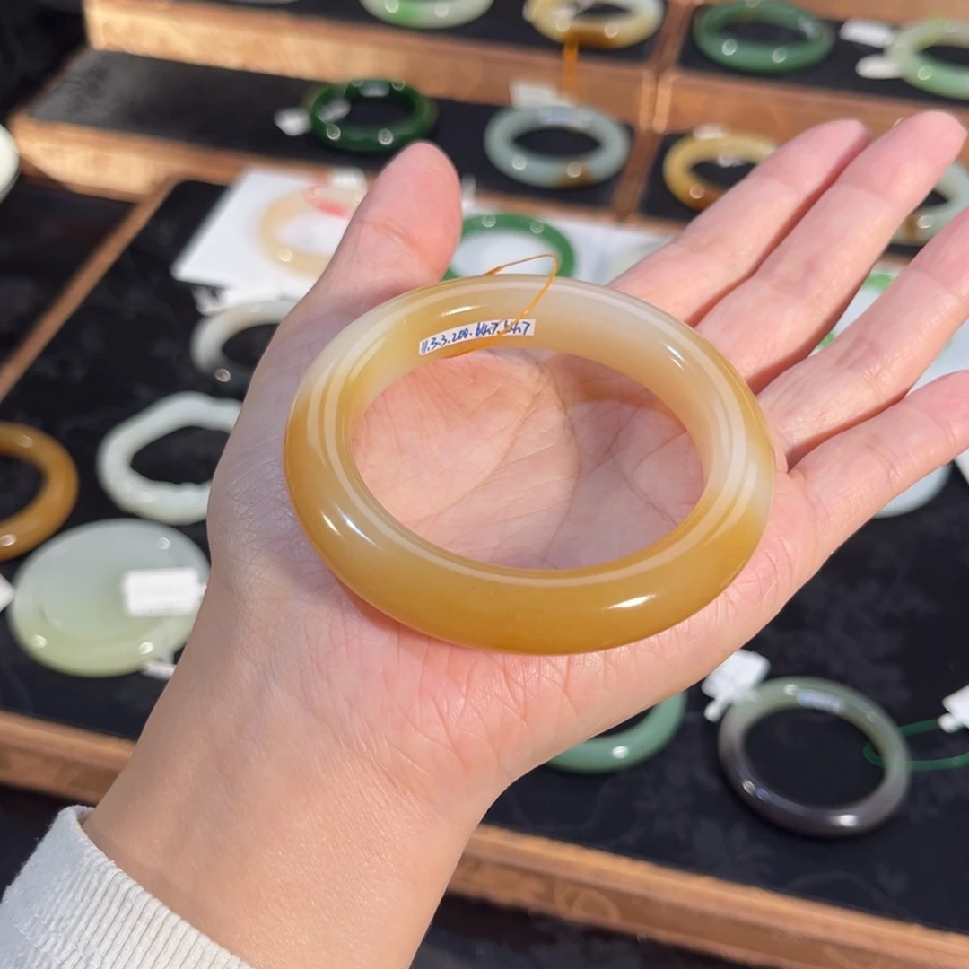 和田玉未镶嵌手镯  「且末蜜糖」秋冬的颜色