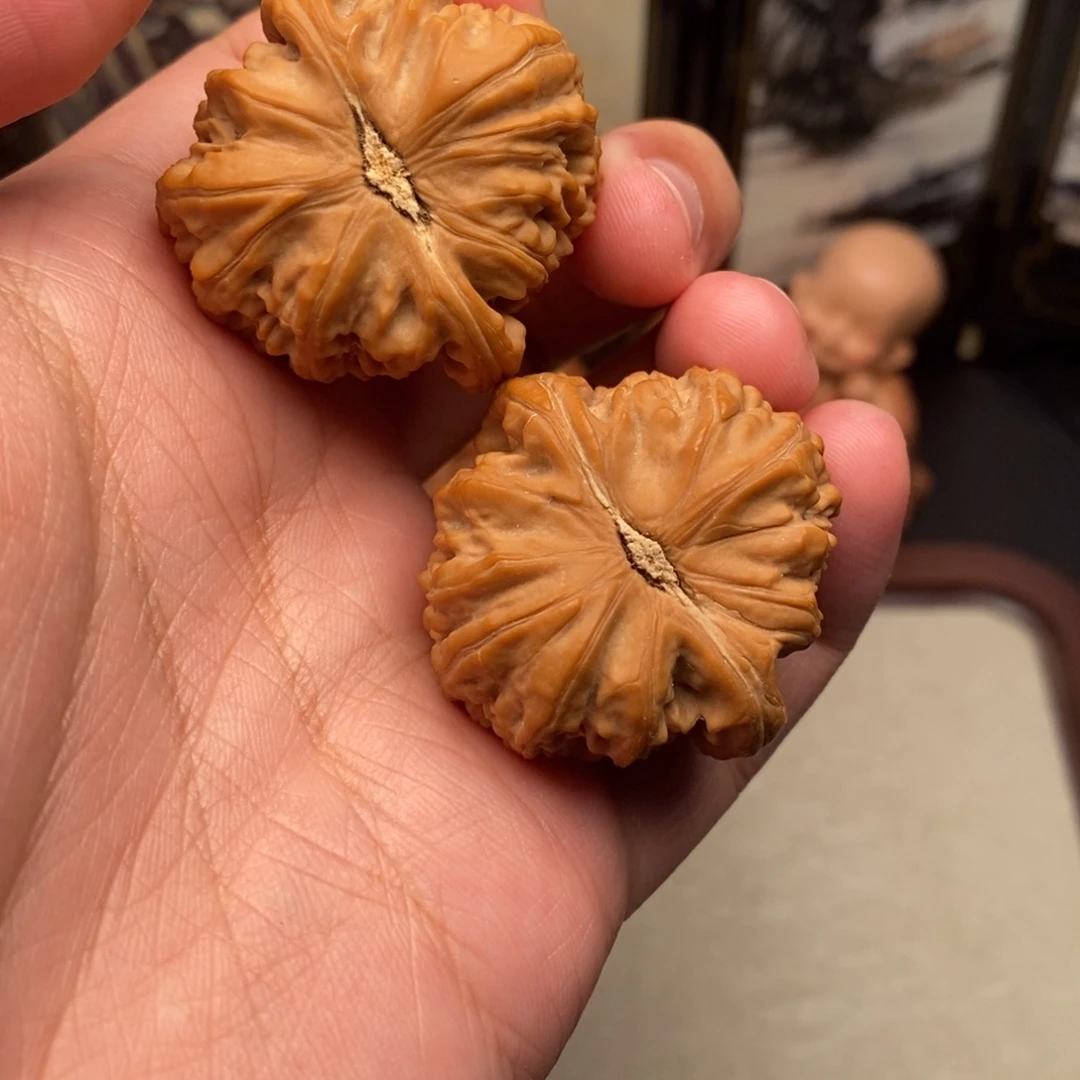 文玩核桃吊坠白狮子38