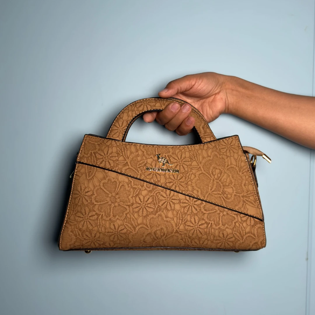 3002专柜品质斜挎包女士包通勤新款大容量手提单枕头包