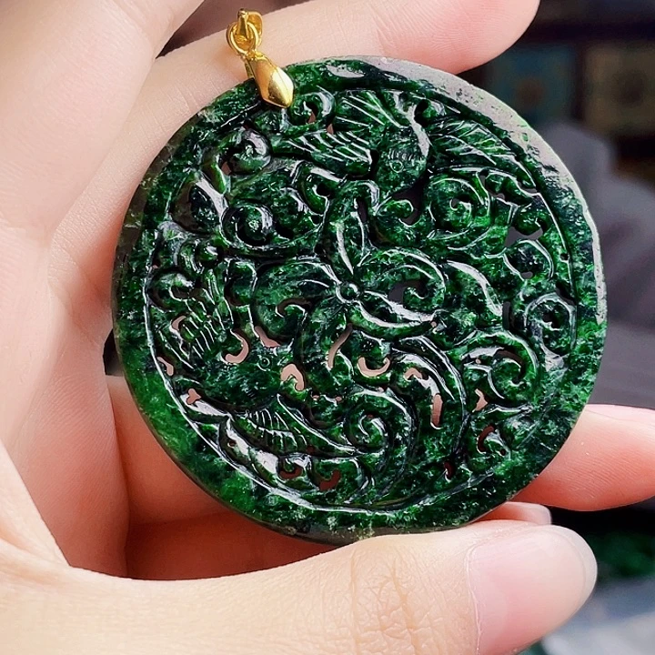 翡翠未镶嵌颈饰多样性