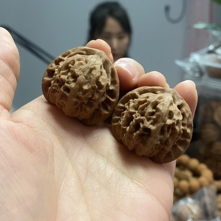文玩核桃把件36宫灯水尖黄