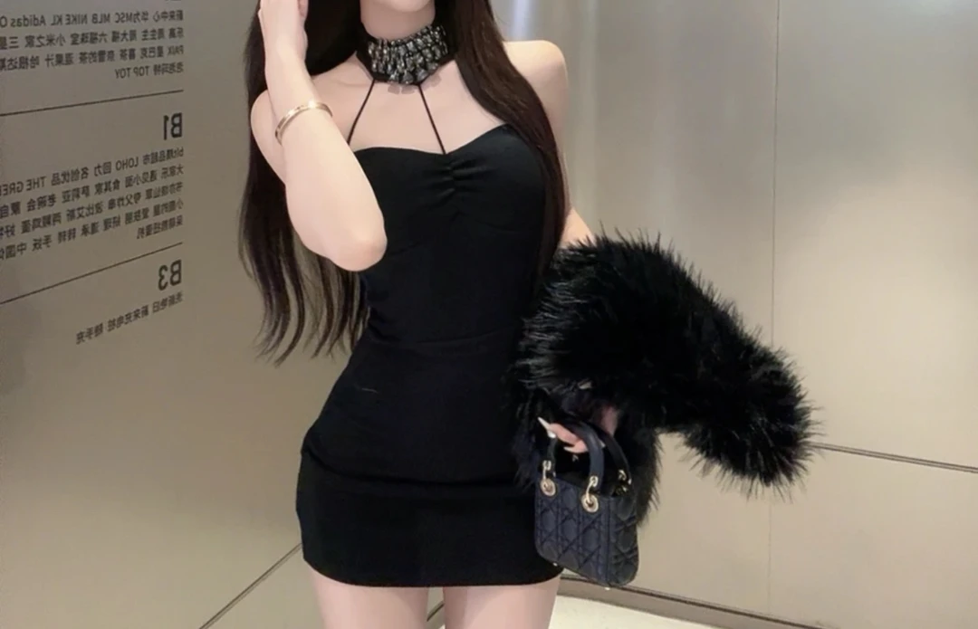 GGE 【定制】2025夏季高级感重工水钻挂脖抹胸连衣裙性感收腰包臀裙