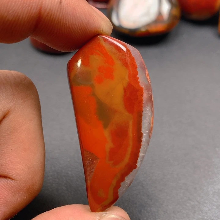 玛瑙/玉髓颈饰未镶嵌云