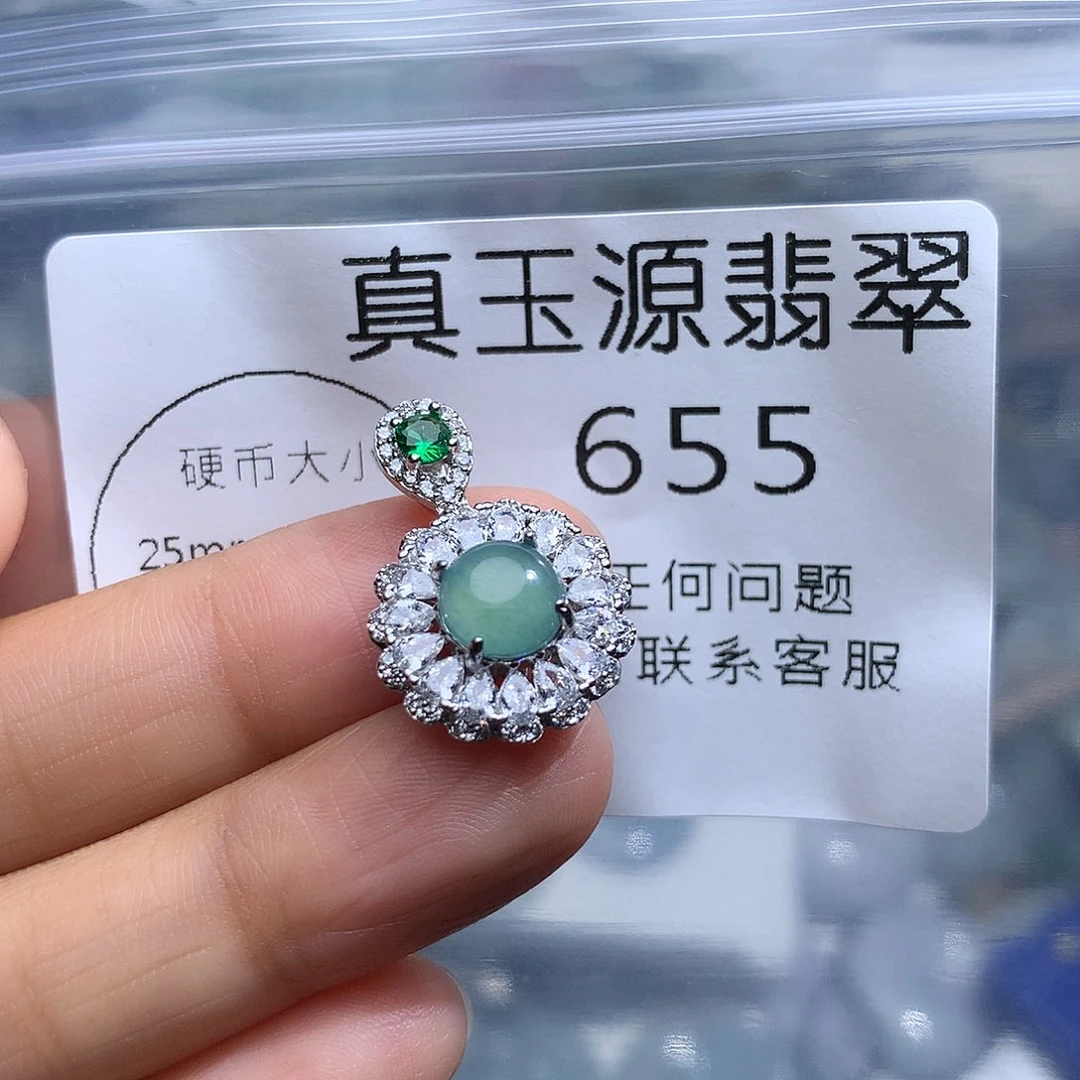 翡翠未镶嵌颈饰655。