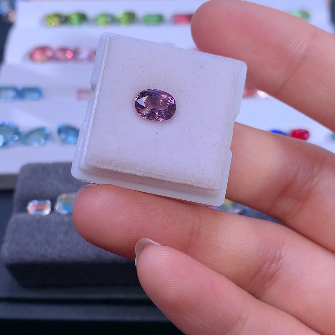 尖晶石裸石未镶嵌1.3ct