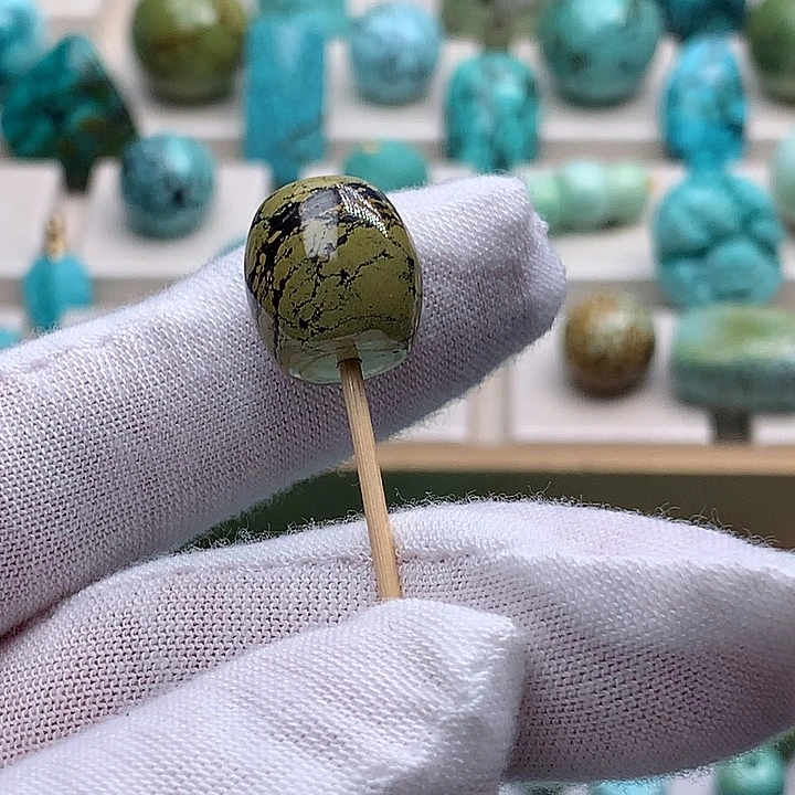 绿松石未镶嵌珠宝奇石直径12.8特色菜籽黄直切