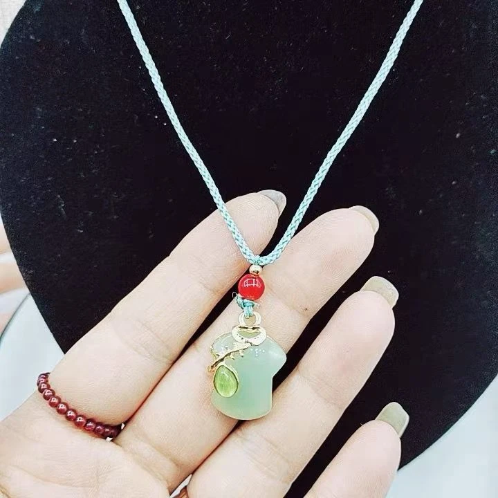 【伲雅】轻奢小衣服吊坠（H08）男女可戴经典时尚