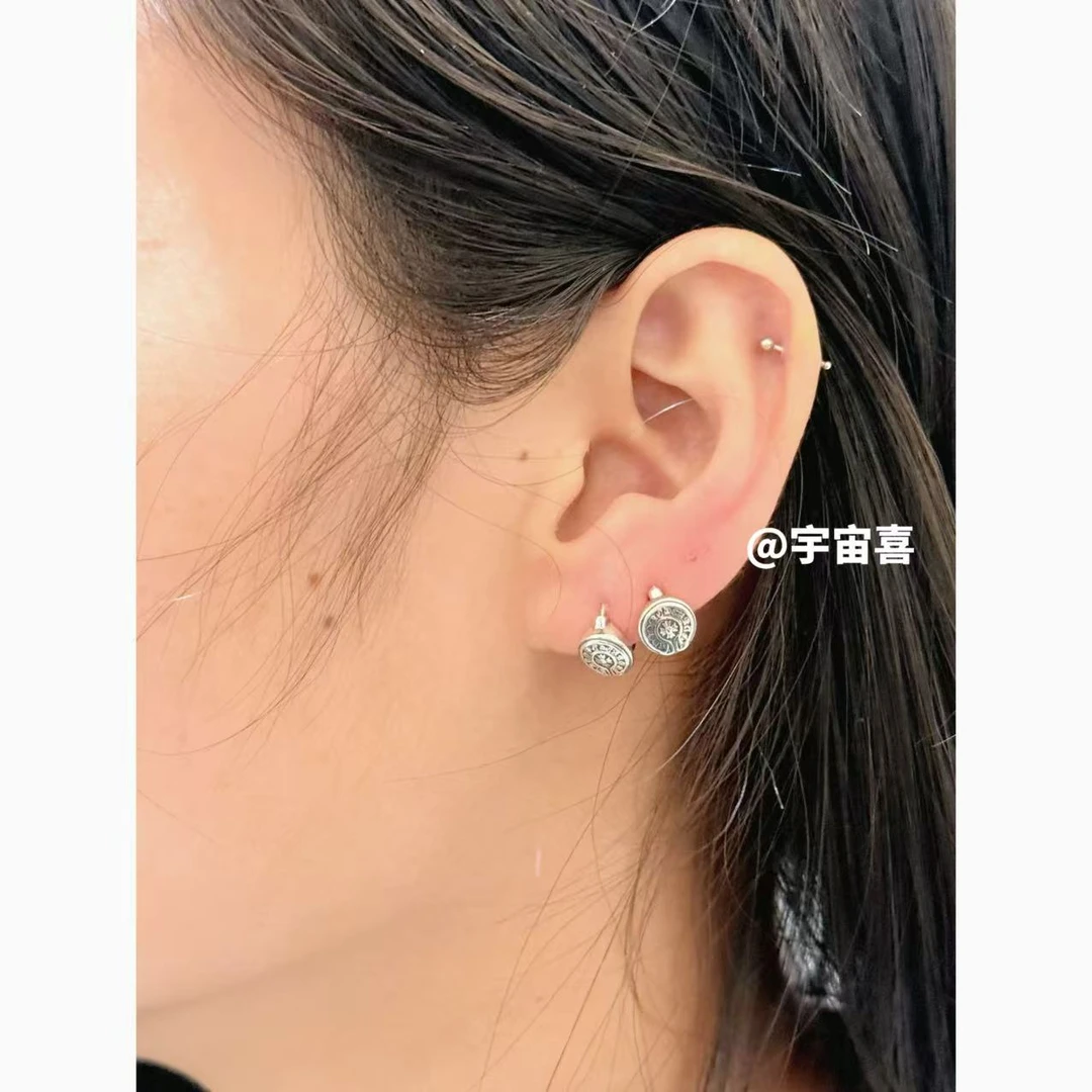 铜合金耳饰 U3-002【镀银梵文米子花字母圆形耳扣耳圈】