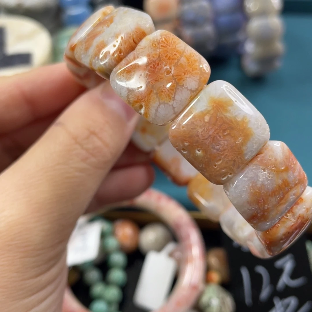 未镶嵌手镯硅化玉